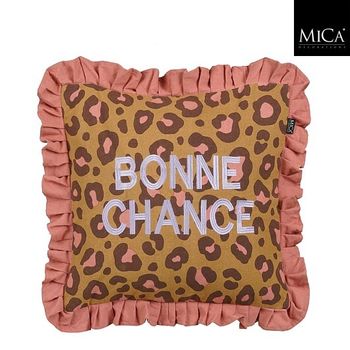 Dekokissen Leopard Bonne Chance mit Rüschen braun rosa 45 x 45 cm Quadratisches Kissen mit Leomuster in Braun und Beige, Schriftzug BONNE CHANCE und rosa Rüschenrand