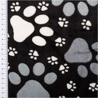 schwarzer Fleece mit großen grauen und weißen Pfotenmotiven und Maßband am Rand