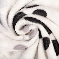 Weicher Polarfleece in hellgrau mit dunklen Pfotenmotiven zur Spirale gedreht