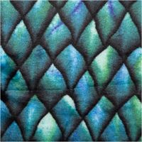 Fleece-Material mit petrolfarbenem Schuppenmuster in digitalem Druck, die Struktur wirkt weich und flauschig