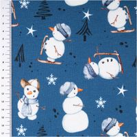 Sweatstoff angeraut Winterwonderland Schneemann jeansblau weiß von Swafing 1,50m Breite jeansblauer Sweatstoff mit weißen Schneemännern, Mützen, Sternen und Tannen, Nahaufnahme mit Zentimetermaß