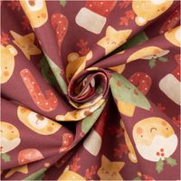 Popeline Baumwollstoff in bordeaux mit weihnachtlichen Teddybär- und Tannenbaum-Motiven, zur Spirale gedreht