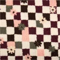 Nahaufnahme von Jacquard Teddystoff mit Karo- und Blumenmotiv in bordeaux, creme, rosa und grün