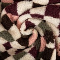 Teddyplüschstoff mit Schachbrett- und Blumendessin in bordeaux, creme, rosa und oliv, zur Spirale gedreht