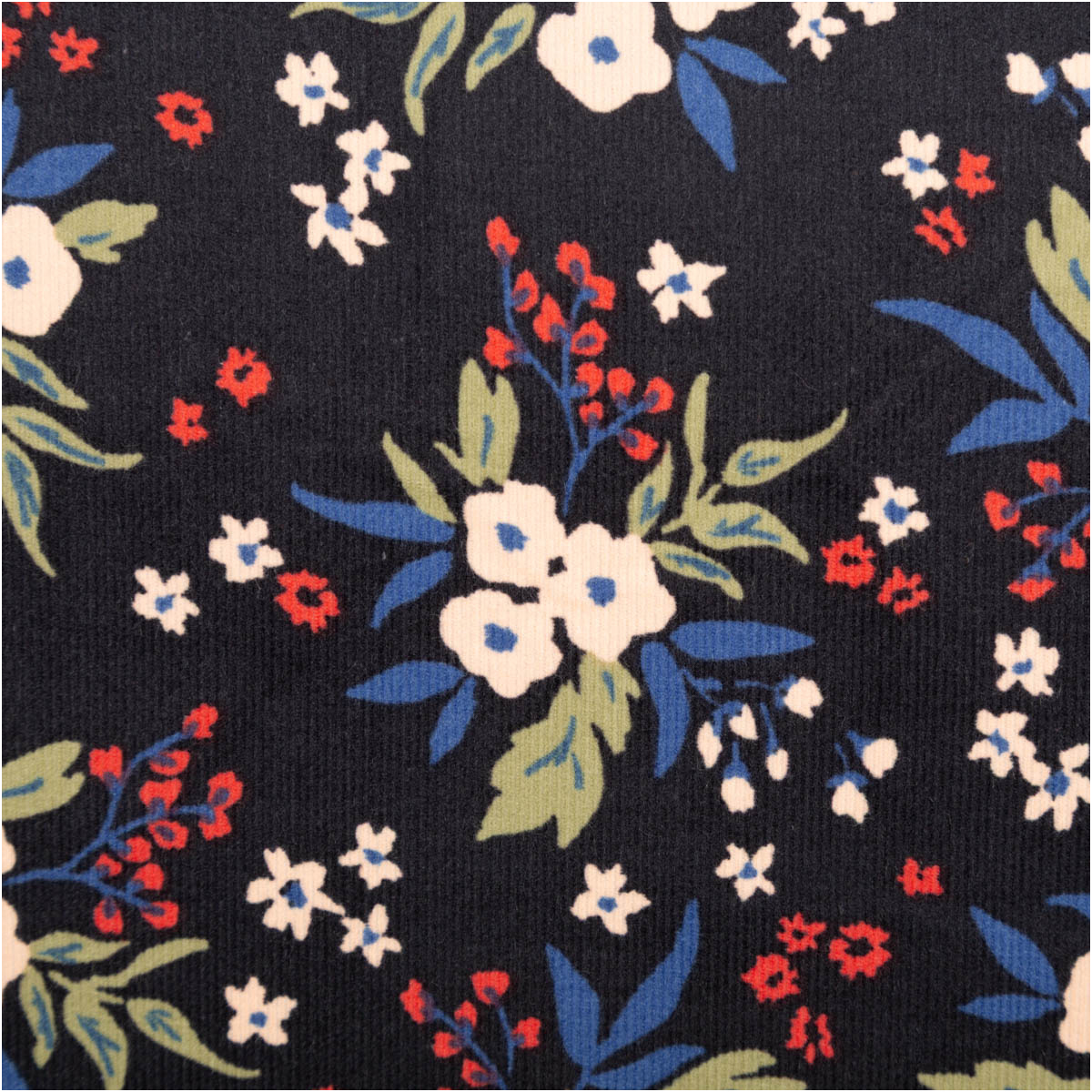 Cord Stoff Feincord Dima Blumensträuße dunkelblau rosé 1,45m Breite Feincord in dunkelblau mit floralen Elementen in Rosé, Weiß, Rot und Blau, enges Blumenmuster sichtbar