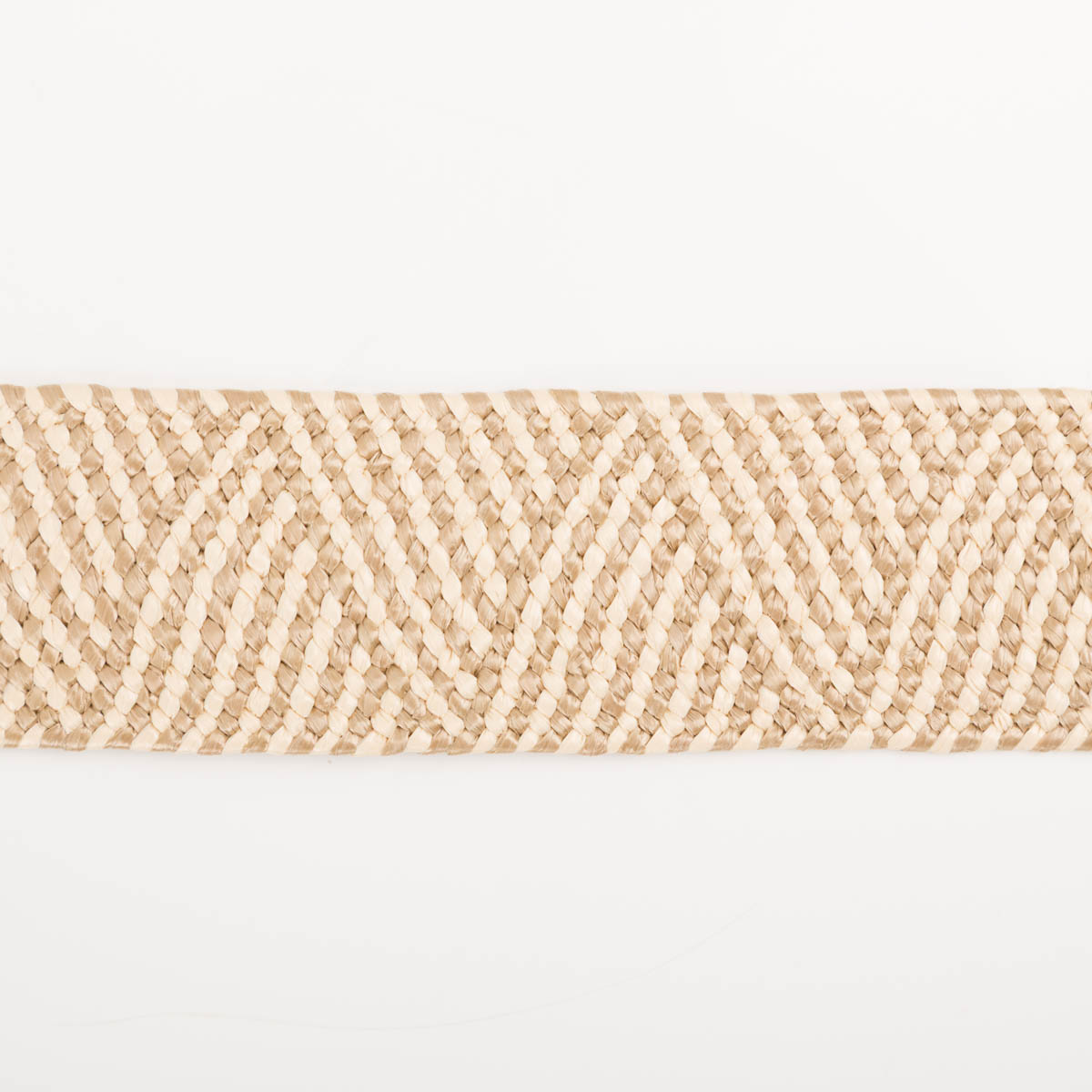 96562-Gurtband-elastisch-Zickzack-Jute-Optik-ecru-beige-5cm-Breite-IMG-0261.jpg Gurtband elastisch Zickzack Jute-Optik ecru beige 5cm flach liegend in Nahaufnahme, Zickzackmuster in Jute-Optik