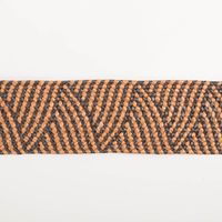 Gurtband elastisch Zickzack Jute-Optik schokobraun karamell 5cm flach liegend in Nahaufnahme, Zickzackmuster in Jute-Optik