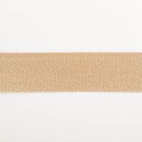 Gurtband metallic Lurex gold 4cm flach liegend in Nahaufnahme, Fischgratbindung mit Lurex