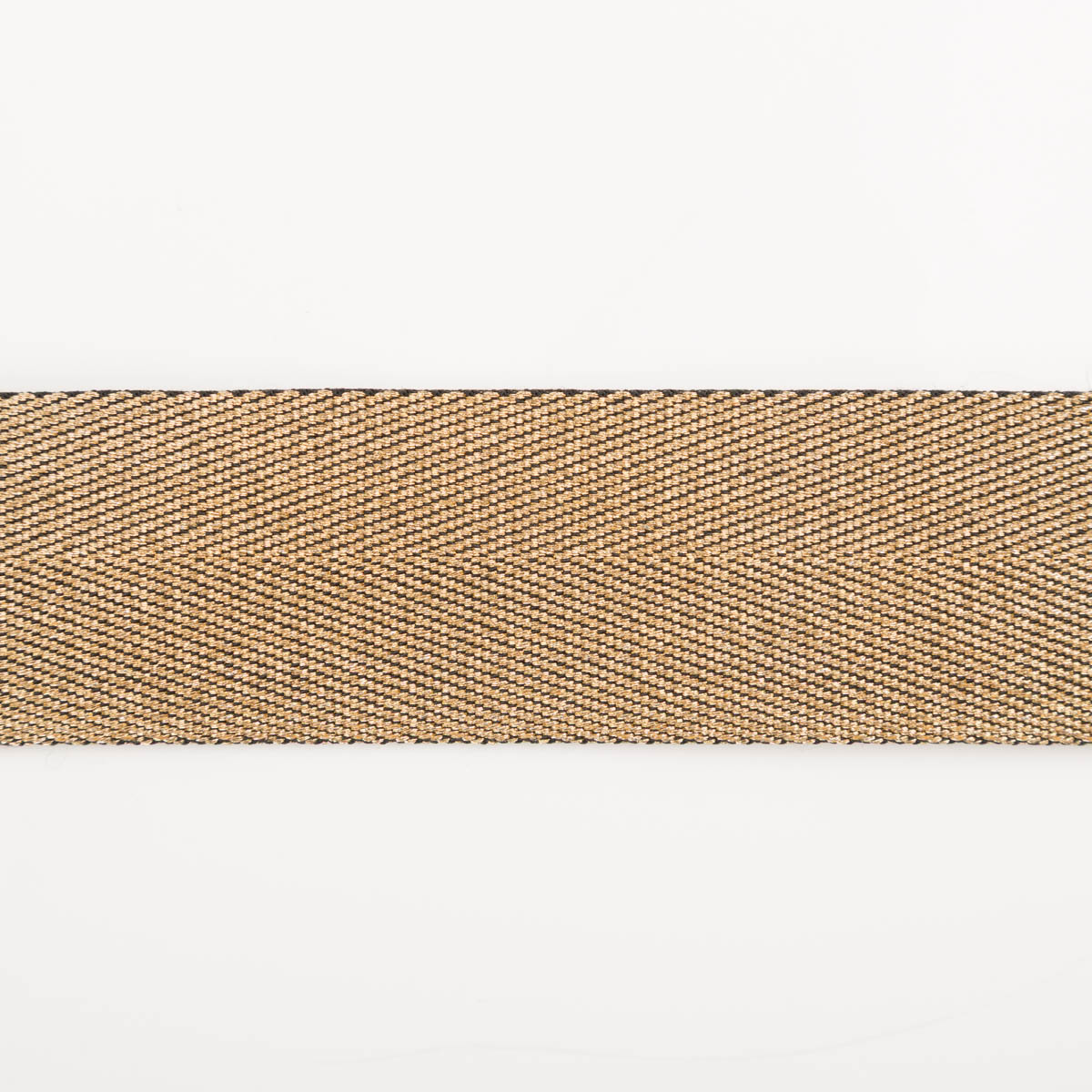 Gurtband metallic Lurex gold schwarz 4cm flach liegend in Nahaufnahme, Fischgratbindung mit Lurex
