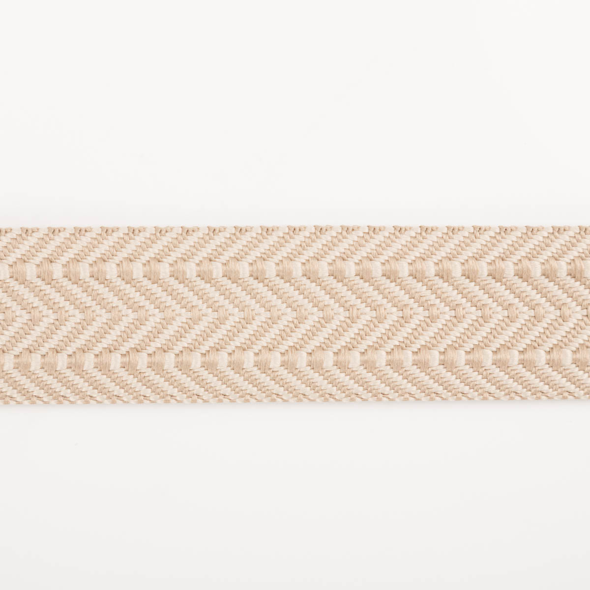 Gurtband doppeltes Zickzack beige 3,8cm flach liegend in Nahaufnahme, doppeltes Zickzack aus Polyester