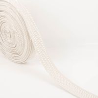 Gurtband doppeltes Zickzack ecru 3,8cm auf der Rolle, abgewickeltes Band zeigt das gewebte doppelte Zickzackmuster