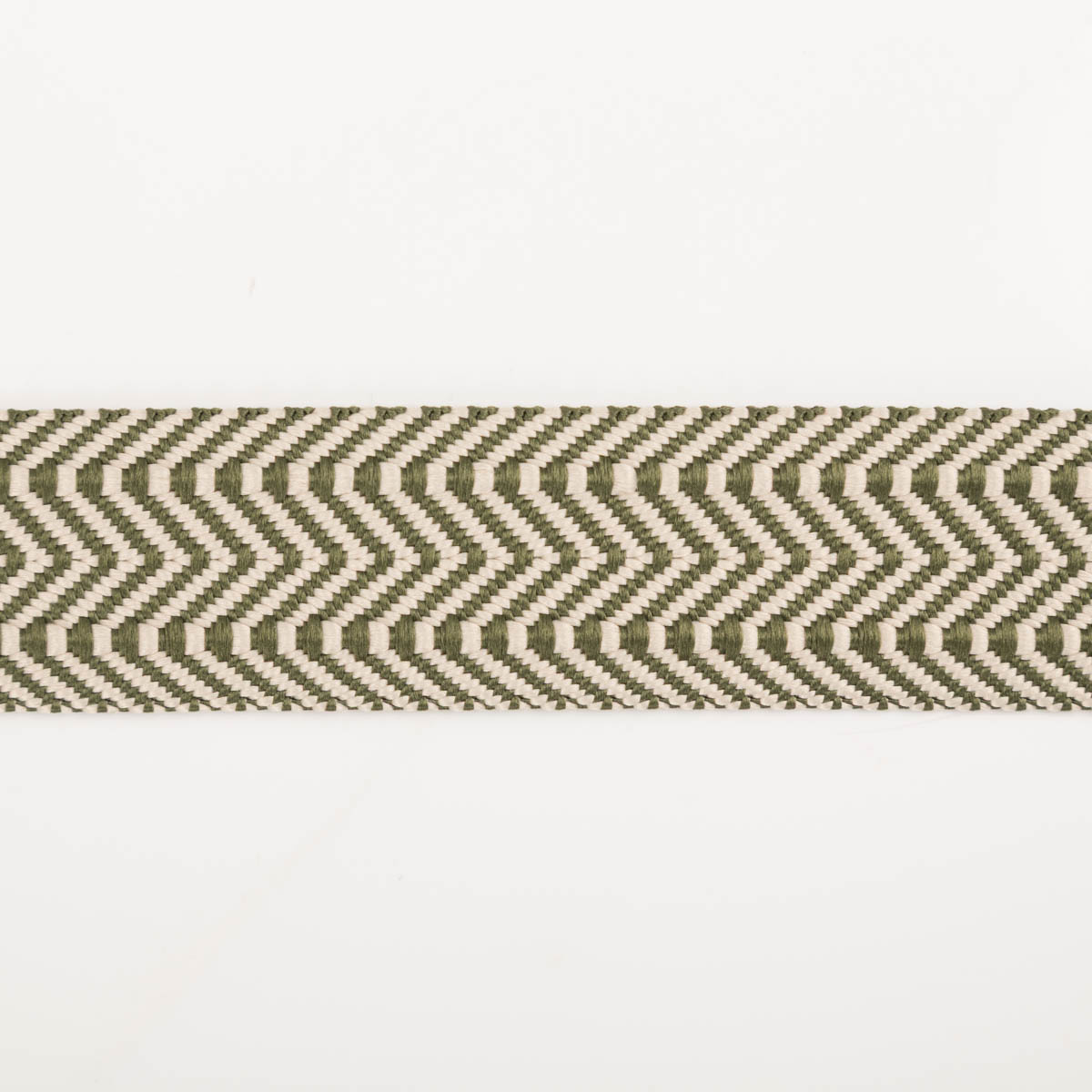 Gurtband doppeltes Zickzack khaki 3,8cm flach liegend in Nahaufnahme, doppeltes Zickzack aus Polyester