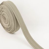 Gurtband doppeltes Zickzack khaki 3,8cm auf der Rolle, abgewickeltes Band zeigt das gewebte doppelte Zickzackmuster