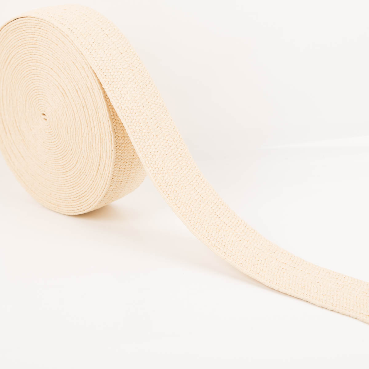 Gurtband elastisch Jute-Optik ecru 6cm auf der Rolle, abgewickeltes Band in geflochtener Jute-Optik