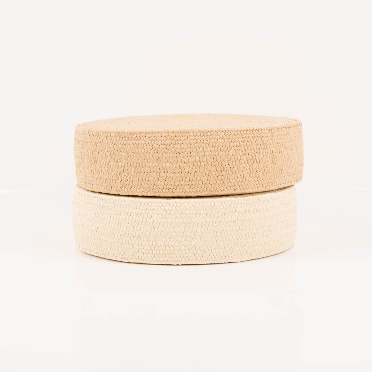 96591-Gurtband-elastisch-Jute-Optik-beige-6cm-Breite-IMG-0252.jpg Gurtband elastisch Jute-Optik 6cm: Rollen in Ecru und Beige nebeneinander