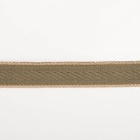 Gurtband Fischgrat olivgrün 4cm flach liegend in Nahaufnahme, Fischgratmuster aus Baumwolle und Polyester