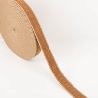 Gurtband Fischgrat cognac 4cm auf der Rolle, abgewickeltes Band mit heller Webkante