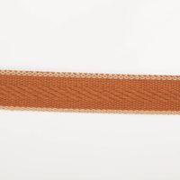 Gurtband Fischgrat ziegelrot 4cm flach liegend in Nahaufnahme, Fischgratmuster aus Baumwolle und Polyester