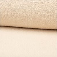 Teddystoff Kunstfell Sherpa uni beige 1,55m Breite Beiger Kunstfellstoff als Rolle, Nahaufnahme mit Sicht auf weiche, strukturierte Oberfläche