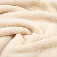 Teddystoff Kunstfell Sherpa uni beige 1,55m Breite Beiger Sherpa-Stoff in Falten gelegt, weiches Kunstfell mit strukturierter Oberfläche