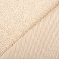 Teddystoff Kunstfell Sherpa uni beige 1,55m Breite Beige Sherpa-Oberfläche und textile Rückseite im Anschnitt, deutlicher Strukturkontrast zwischen kuschelig und glatt