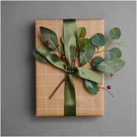 Deko-Idee: Dekozweig mit Blättern und roten Beeren 30,5 cm von Rico Design