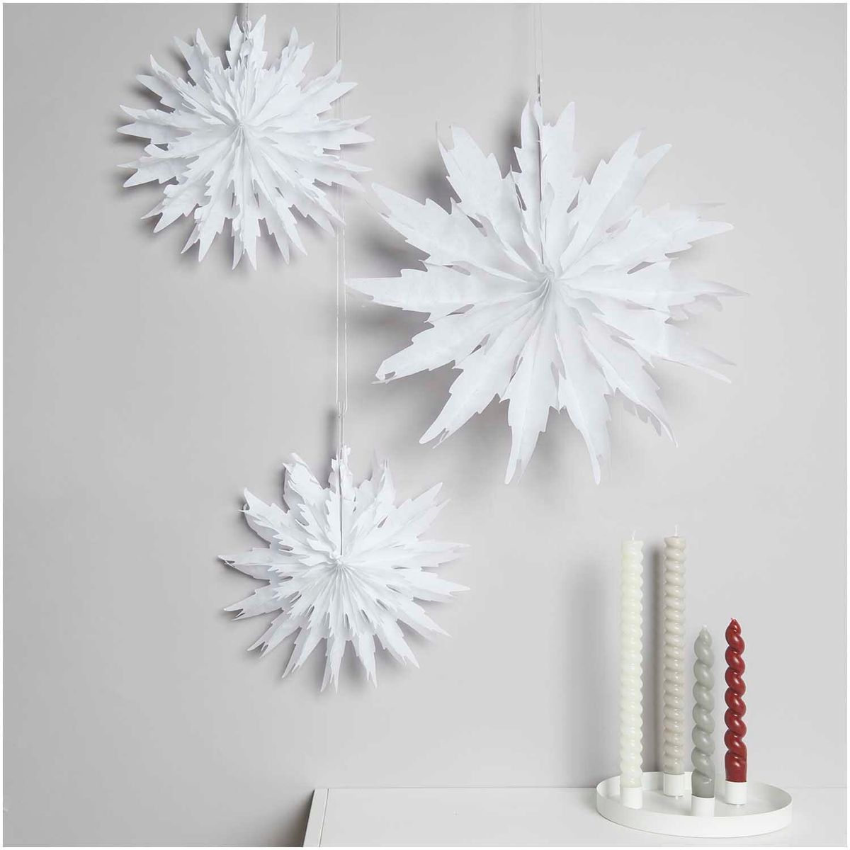 Deko-Idee: Wabenpapiersterne Eiskristall weiß 3 Stück von Rico Design Deko-Idee: Wabenpapiersterne Eiskristall weiß 3 Stück von Rico Design