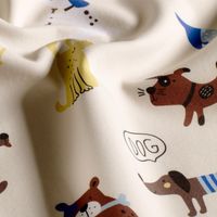 Softshell Stoff Hunde wollweiß braun drapiert – Nahaufnahme der Hundemotive im Digitaldruck Softshell Stoff Hunde wollweiß braun drapiert – Nahaufnahme der Hundemotive im Digitaldruck