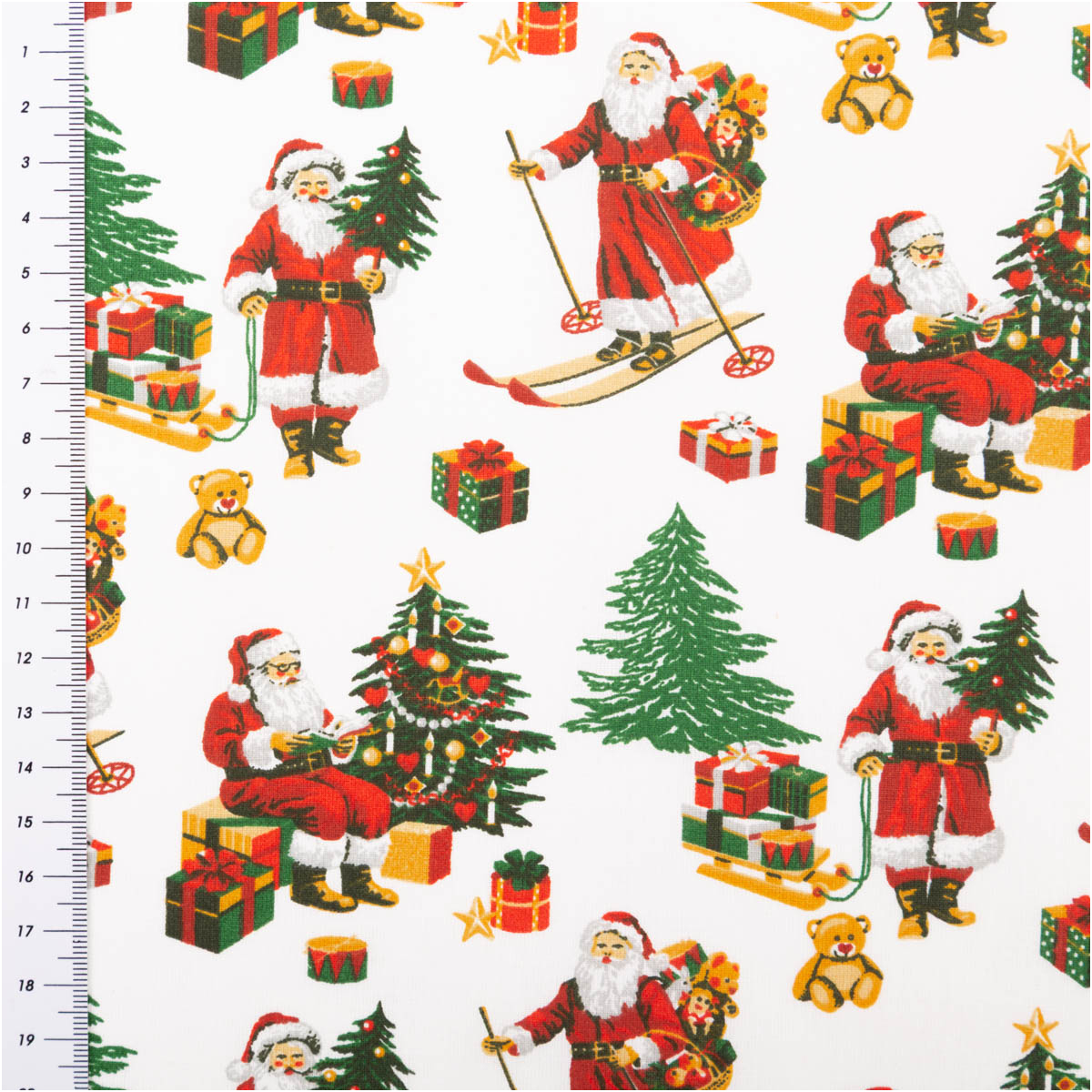 Baumwollstoff Perkal Weihnachtsmann Hohoho weiß rot grün 1,5m Breite Weihnachtsstoff mit Weihnachtsmännern, Tannenbäumen und Geschenken, Baumwolle, Hintergrund weiß, Maßband am Rand