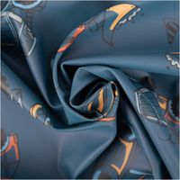Regenjackenstoff Aqua Protect wasserdicht soft Baufahrzeuge Bagger jeansblau orange 145cm Breite Wasserdichter Stoff in Jeansblau mit bunten Baustellenfahrzeugen, zur Spirale gedreht