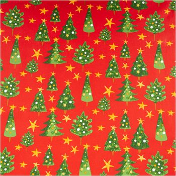Baumwollstoff Perkal Tannenbäume Sterne Solveig rot grün gelb 1,5m Breite Baumwollstoff mit Weihnachtsbaum- und Sternmotiv auf rotem Hintergrund in Nahaufnahme