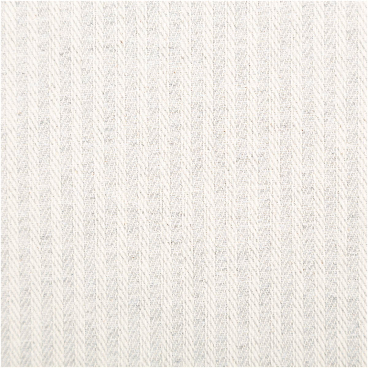 Dekostoff Dobby Streifen 3mm hellgrau beige 1,40m Breite Detailansicht von strukturiertem Dobby Stoff in Beige und Hellgrau mit feinen 3mm Streifen