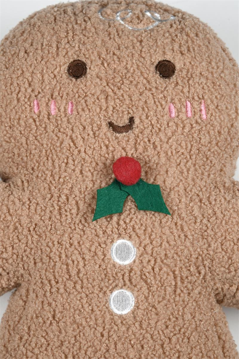Detail Lebkuchenmann-Kissen: gesticktes Gesicht, Stechpalme und Knöpfe auf Teddyplüsch Detail Lebkuchenmann-Kissen: gesticktes Gesicht, Stechpalme und Knöpfe auf Teddyplüsch