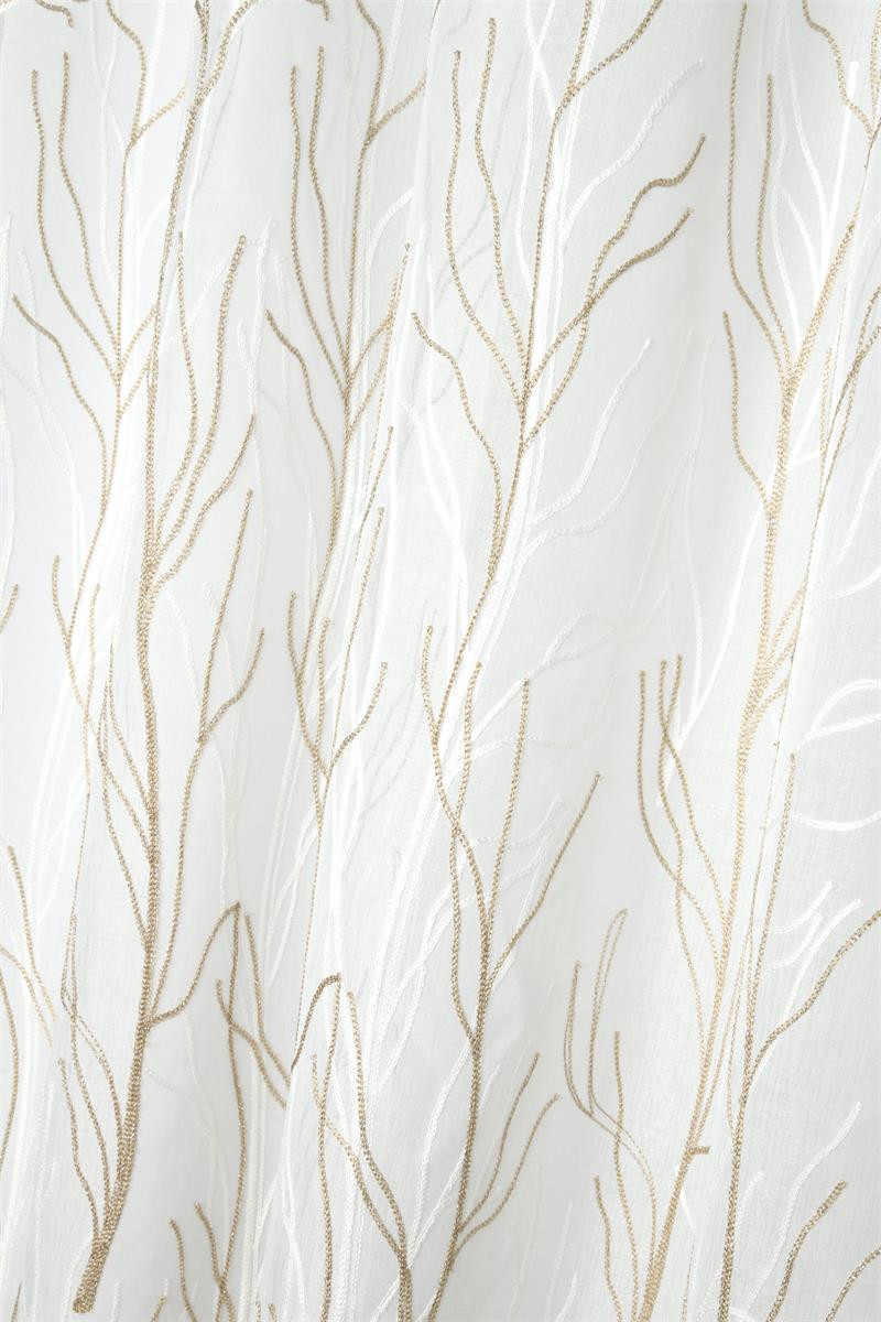 Nahaufnahme gestickte Gräser in Gold und Weiß auf transparentem Voile Nahaufnahme gestickte Gräser in Gold und Weiß auf transparentem Voile