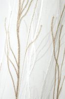 Detail zarte goldene Gräser-Stickerei auf weißem Voile Detail zarte goldene Gräser-Stickerei auf weißem Voile