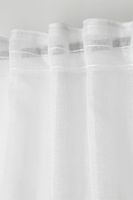 Oberer Rand des Voile-Vorhangs mit eingenähtem Kräuselband Oberer Rand des Voile-Vorhangs mit eingenähtem Kräuselband