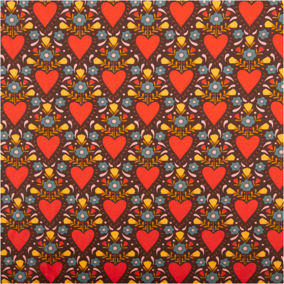 Popeline Baumwollstoff mit Herz und Blumen Motiv in schokobraun und rot, flach ausgebreitet