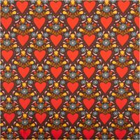 Popeline Baumwollstoff mit Herz und Blumen Motiv in schokobraun und rot, flach ausgebreitet